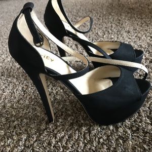 Sz 6 heels super cute!